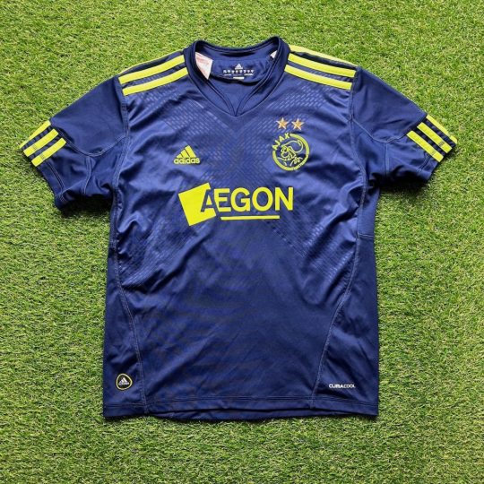 2010/2011 Away #16 SUAREZ - Image 2