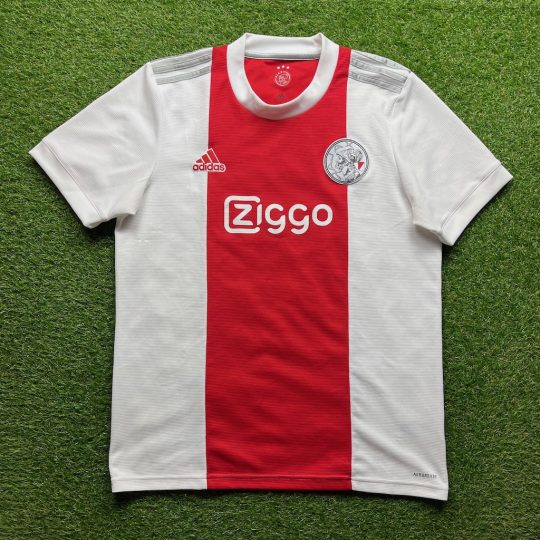 2021/2022 Thuis