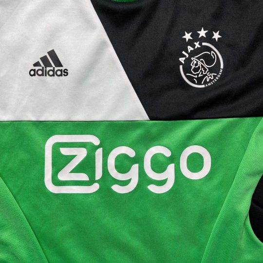 2017/2018 Goalkeeper Shirt - Image 3
