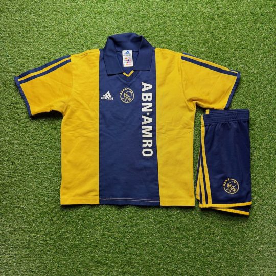 2000/2001 Uit Tenue