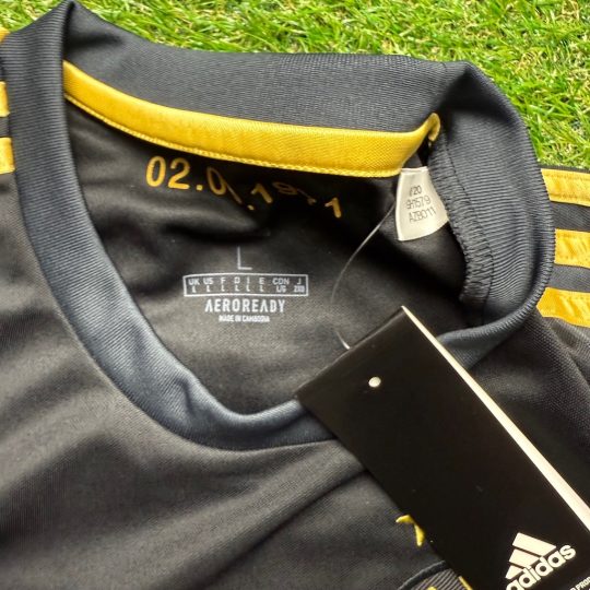 2020/2021 3rd Shirt - Image 4