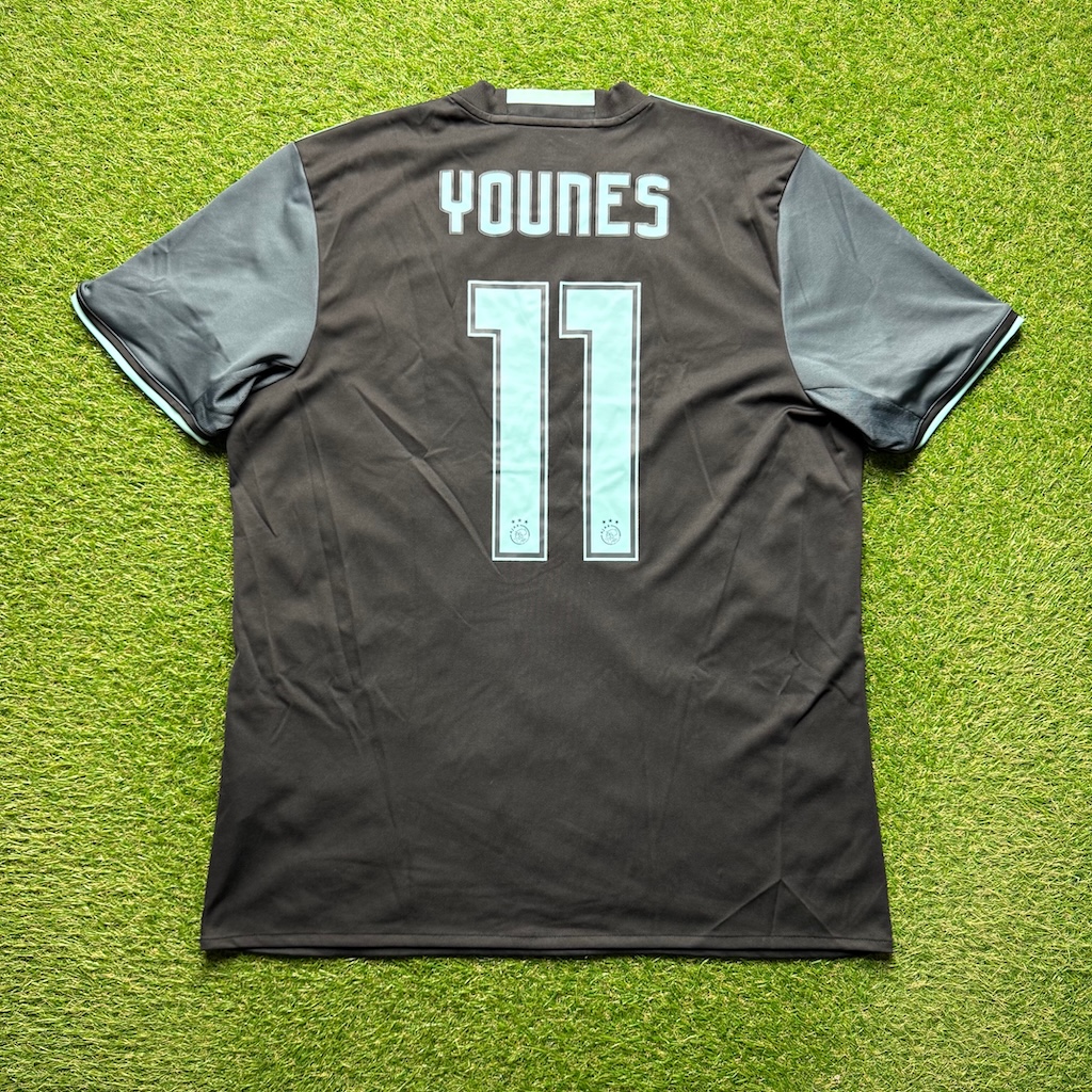 2016/2017 Uit #11 YOUNES