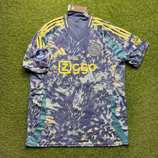 2024/2025 Away #8 TAYLOR - Image 2