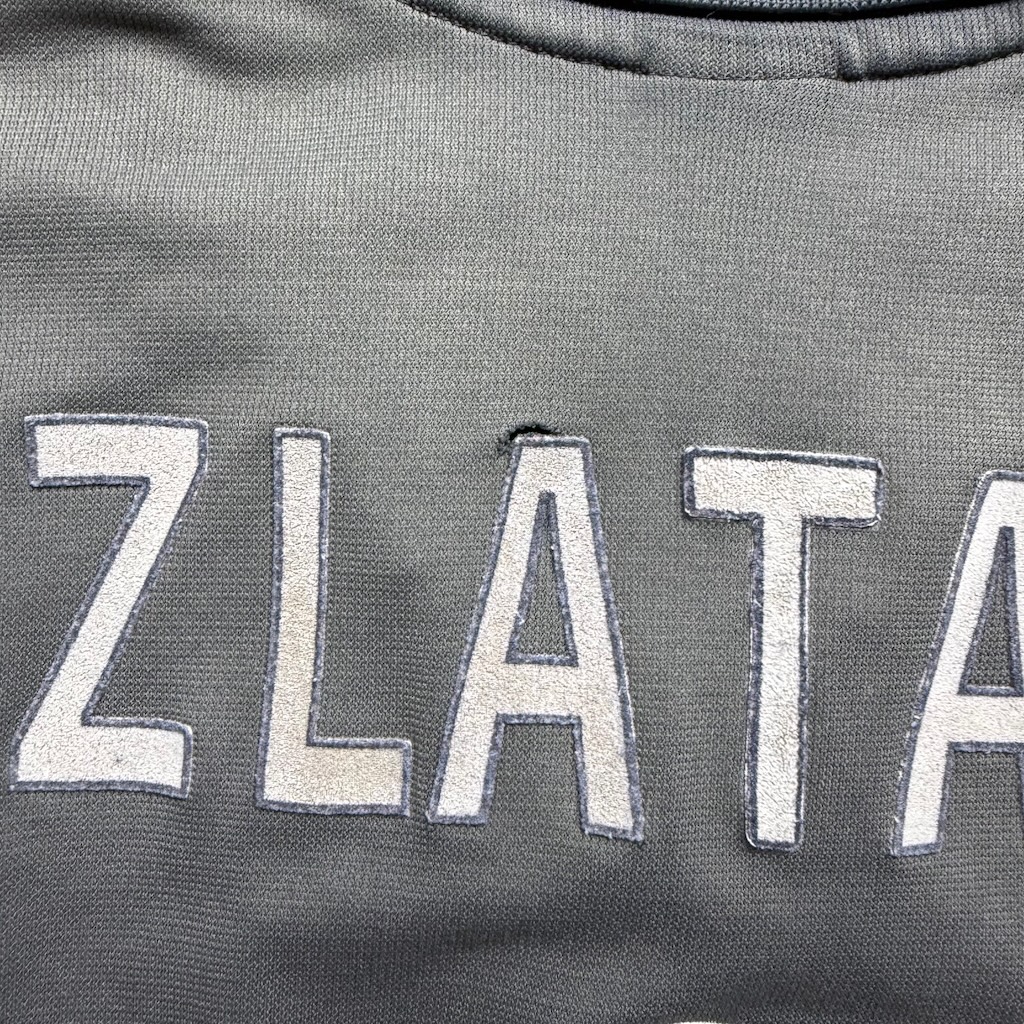 2001/2002 Away #9 ZLATAN - Image 4