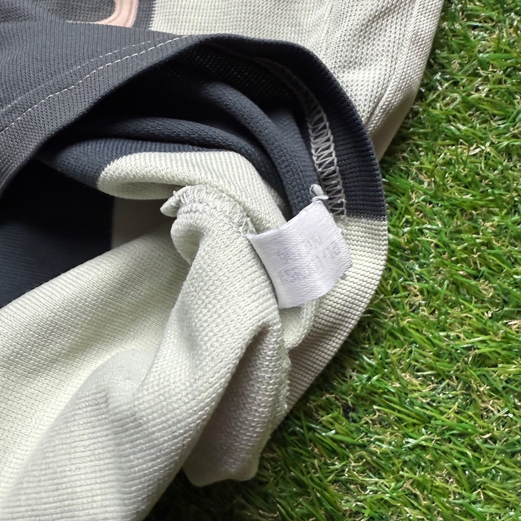 2001/2002 Away #9 ZLATAN - Image 8