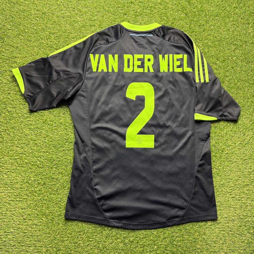 2012/2013 Away #2 VAN DER WIEL