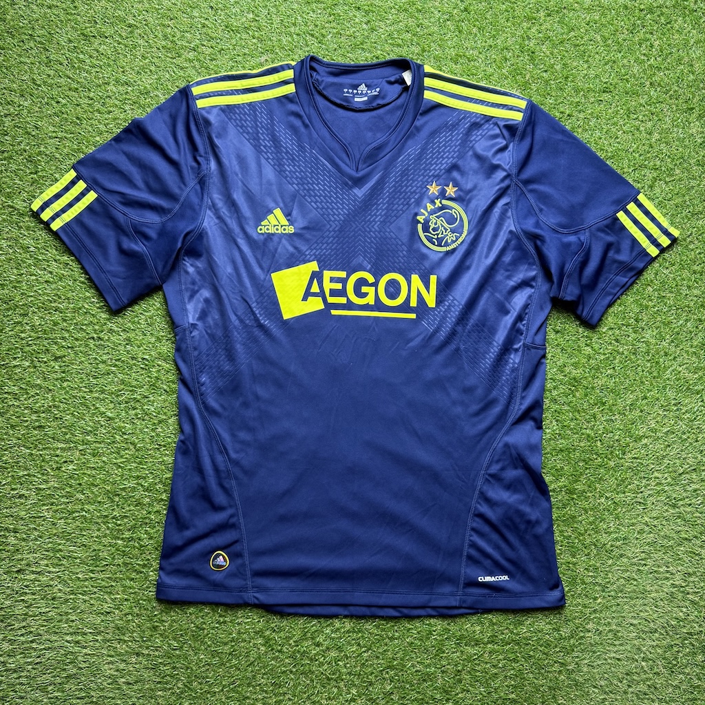 2010/2011 Away #16 SUAREZ - Image 2