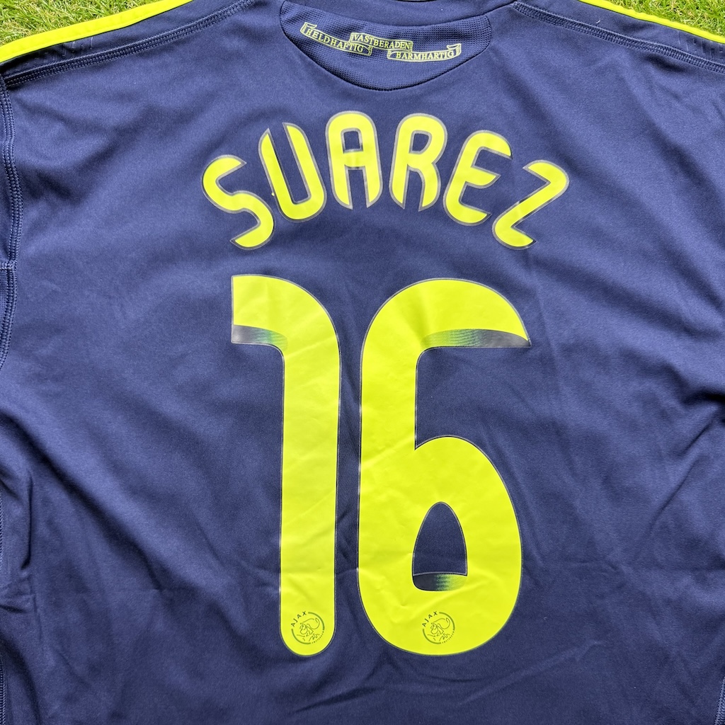 2010/2011 Away #16 SUAREZ - Image 3