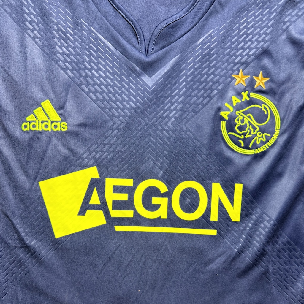 2010/2011 Away #16 SUAREZ - Image 4