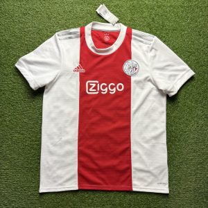 2021/2022 Thuis