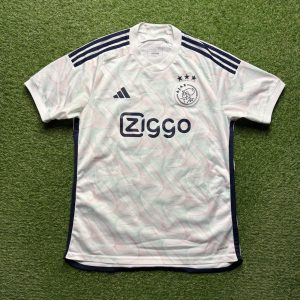 2023/2024 Uit